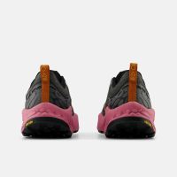 NEW BALANCE FRESH FOAM HIERRO V8 BLACK ET REAL PINK chaussure de  trail pas cher